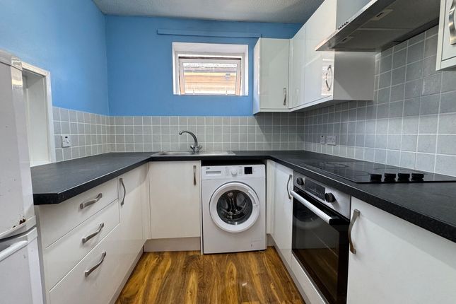 Flat 5, Parkmead Court Park Road, Ryde photo 3