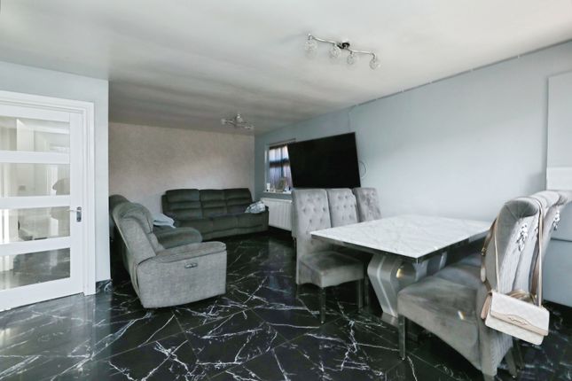 5, Carlyle Court, South Yorkshire photo 4