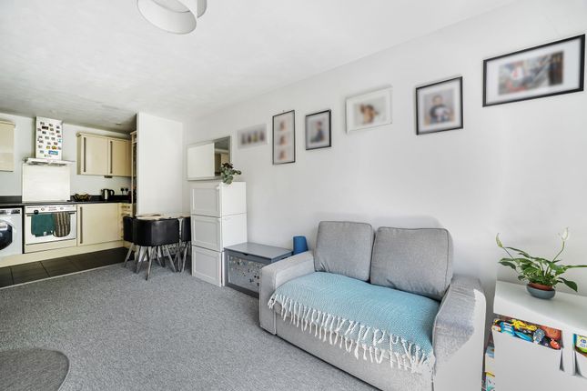 Flat 8, Bailey House, London photo 3