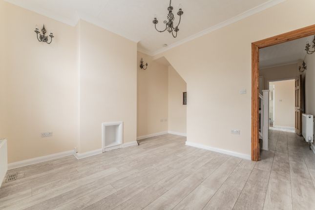 46 Battle Road, Erith, Kent photo 4
