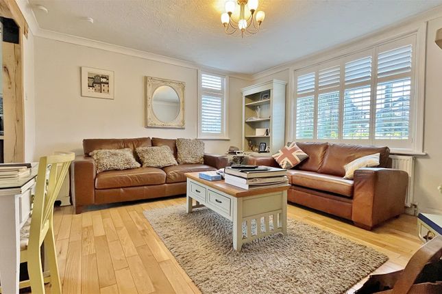 14, Elm Grove, Frinton-On-Sea photo 2