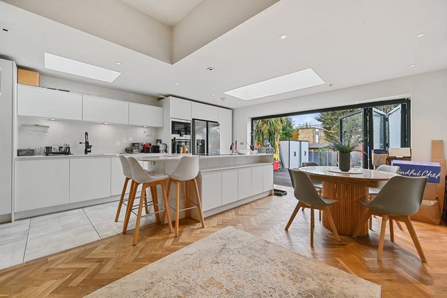 14a, The Limes Avenue, London photo 3