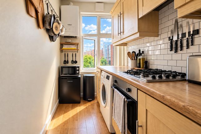Flat 68, Brixton Hill Court, Brixton Hill, London photo 2
