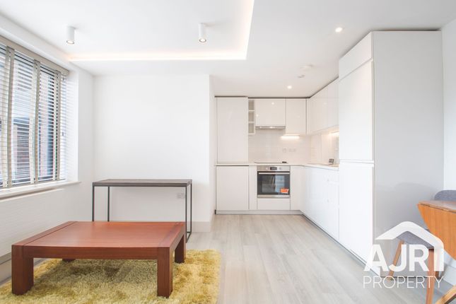 10 Mabel Crout Court, London photo 4
