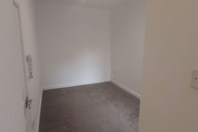 Room 2, 90 Murillo Road, London photo 2