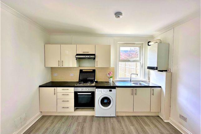 Maisonette to rent in Totterdown Street, Tooting Broadway, London