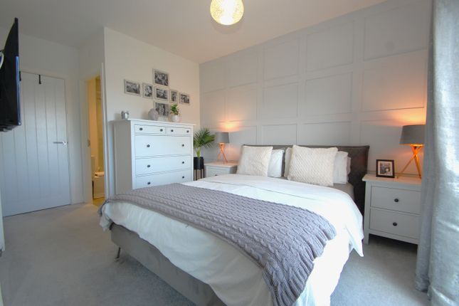 Flat for sale in Marina Walk, Rowhedge, Colchester, Essex