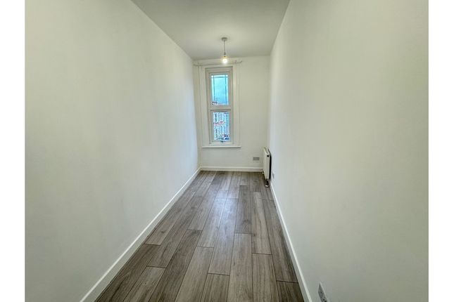 6, Larnach Road, Hammersmith photo 3