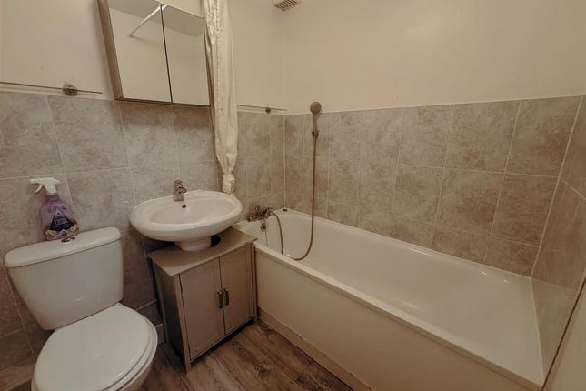 2-bed flat on Flat 10, Parkside Court, 135 Palmerston Road, London, £300,000