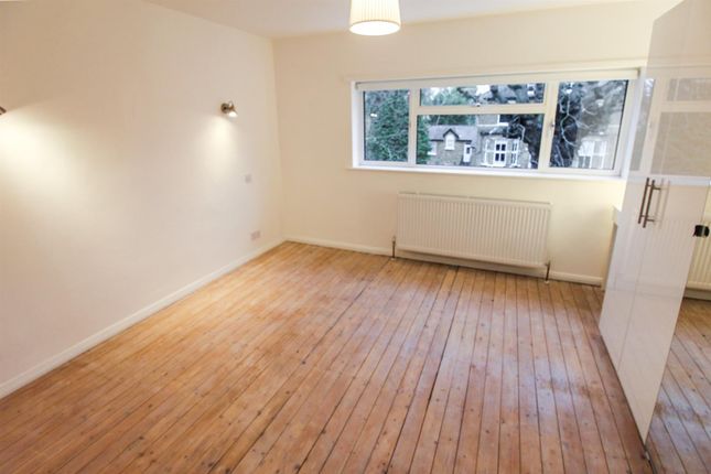Flat 12, Westlands Court, East Molesey photo 4