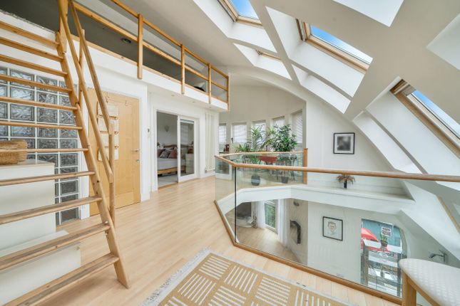 Flat 14, Beckenham Park Heights,, Melfield Gardens, London photo 3