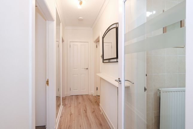 74 Ruthrieston Circle, Aberdeen photo 2