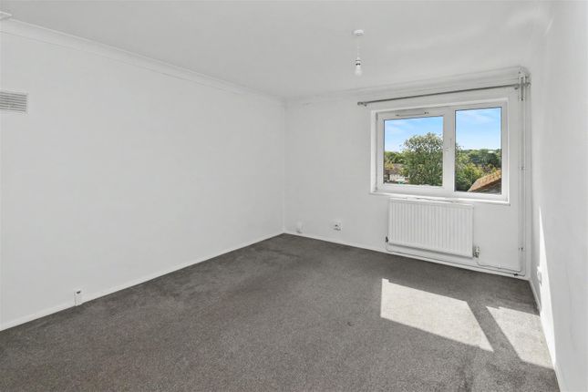 84, Greenhill Rise, Corby photo 3