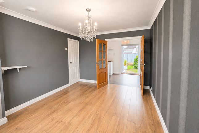 8, Nairn Court, Kilwinning photo 4