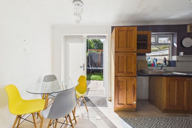 32, The Barrows, Locking Castle, Weston-Super-Mare photo 4