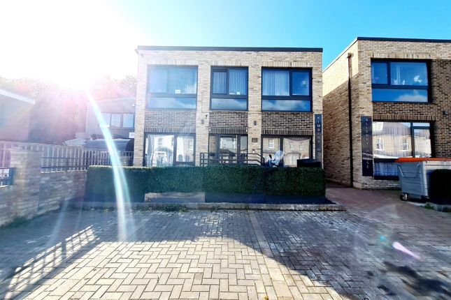 Thumbnail Flat to rent in Kimbery House, 140 Lancaster Road, Barnet