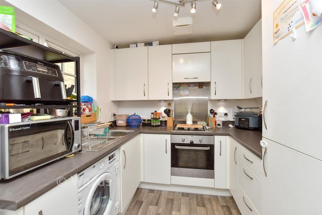 19, Goldfinch Drive, Faversham photo 3