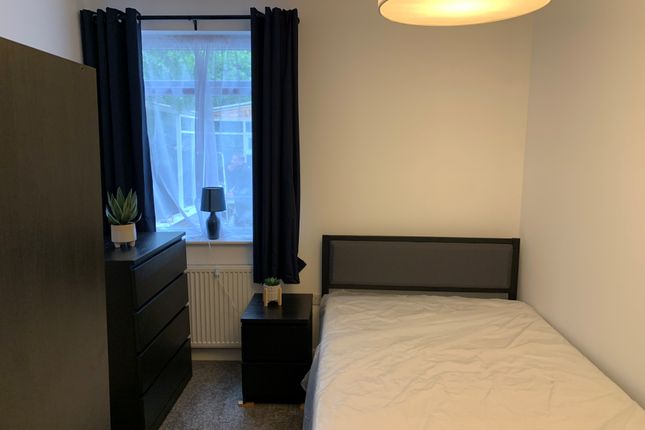 Room 2, Mansfield photo 2