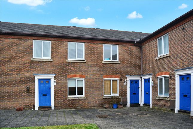 Flat to rent in Prestwold House, Aylesbury, Buckinghamshire