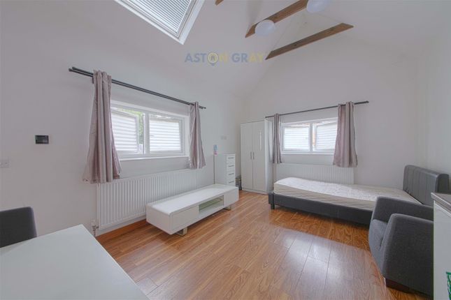 Flat 1, 4 High Street, Slough photo 5
