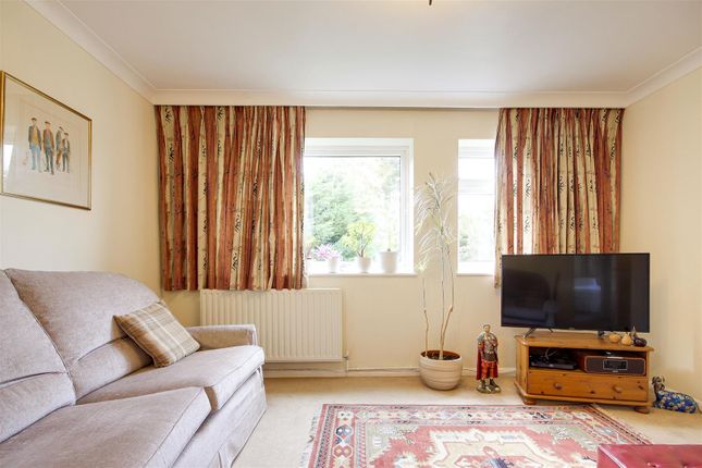 Flat for sale in Lincoln Road, Enfield