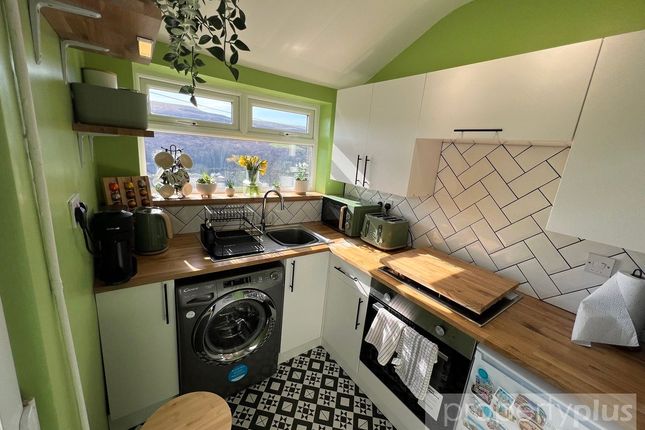 24, Troedyrhiw Road, Porth photo 3