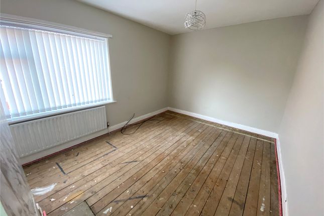 3, Henley Terrace, West Yorkshire photo 4