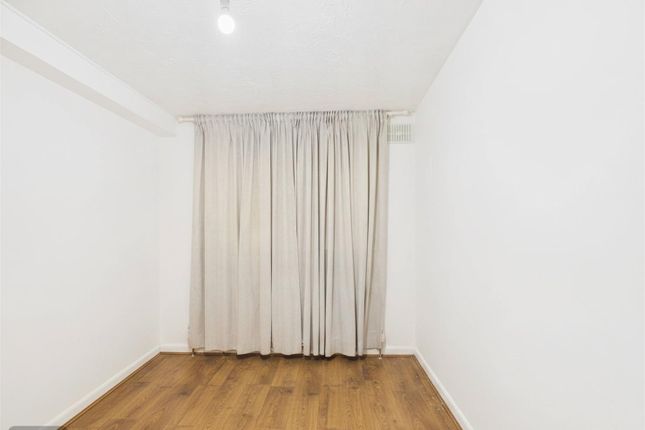 64, Pavilion Way, Middlesex photo 4
