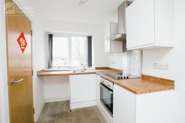 Flat for sale in West Parade Flats, Halifax, West Yorkshire
