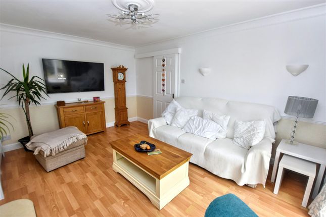 17, Penlean Close, Redruth photo 3