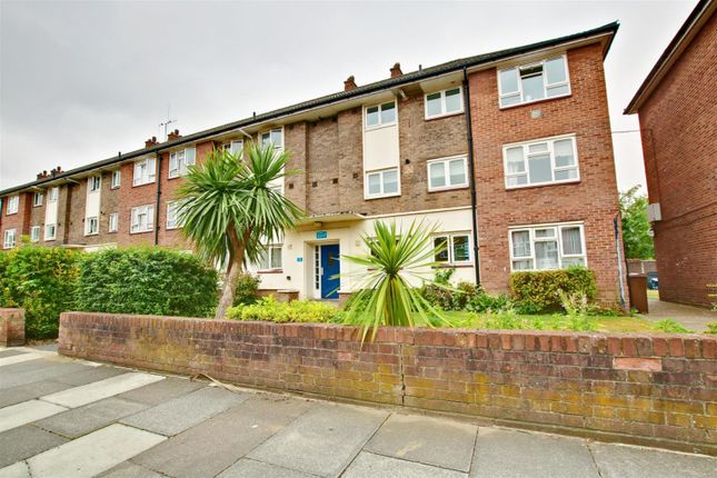 Thumbnail Flat for sale in Martins Road, Bromley