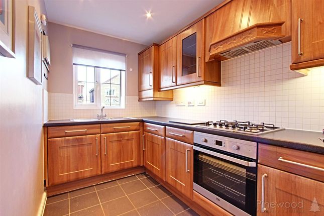 5 Martindale Close, Chesterfield photo 4