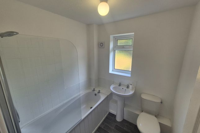 16, Meadow Walk, Bolton photo 4