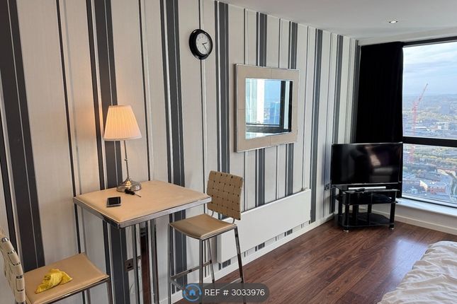 Apartment, Bridgewater Place Water Lane, Leeds photo 3