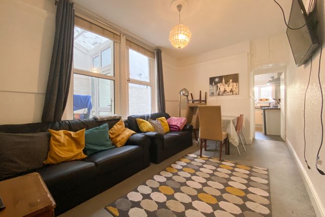 5-bed terraced on 26, Lisvane Street, Cardiff, £2,875/mo