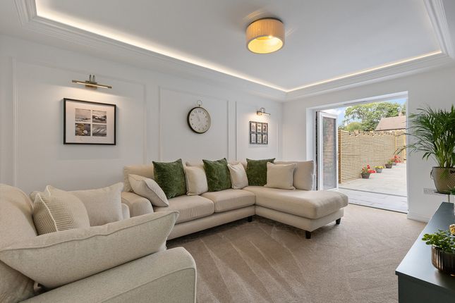 2, Crabtree Road, Sheffield photo 5