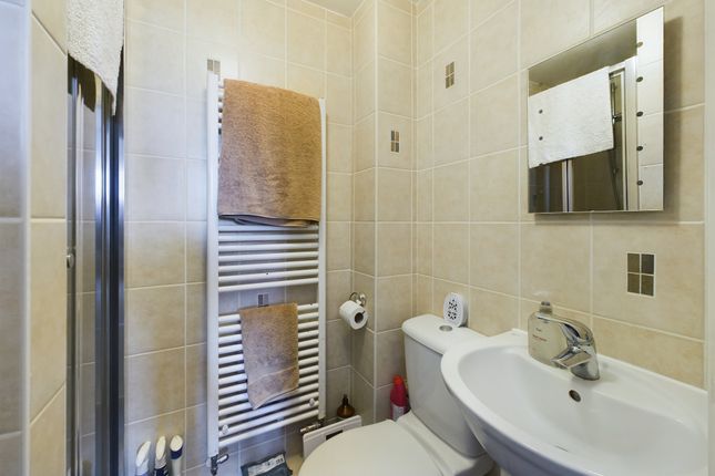 Flat for sale in Jack Dunbar Place, Repton Park, Ashford