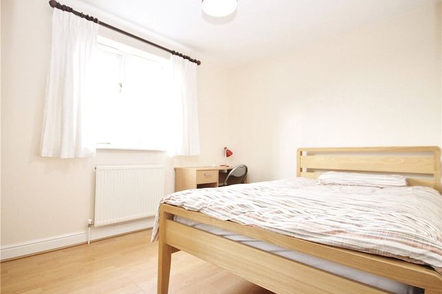 23, Nightingale Shott, Surrey photo 4