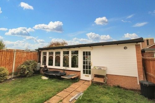 92, Harrow Crescent, Greater London photo 3