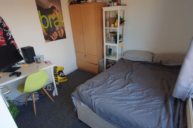 118 Miskin Street, Cardiff photo 2