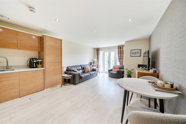 10 Elliott Court, 161, Elliott Avenue, Ruislip photo 3