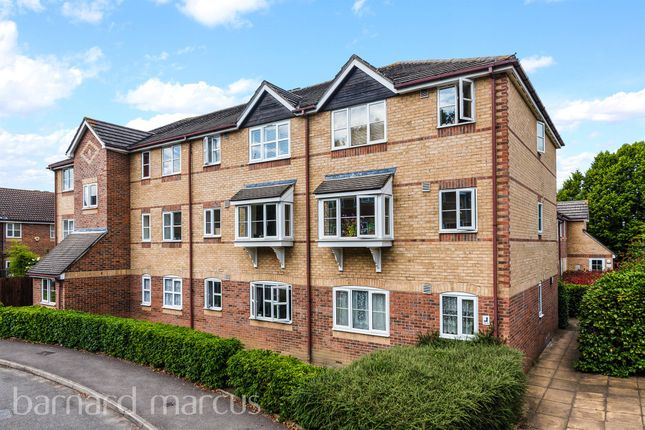 Flat for sale in Donald Woods Gardens, Tolworth, Surbiton