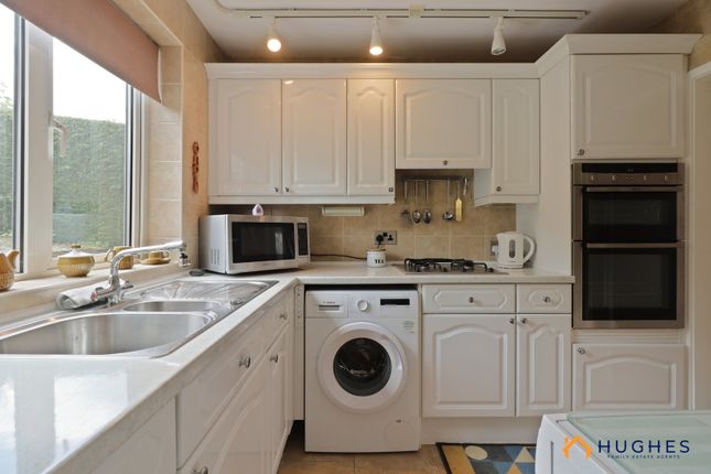 16, Ford Close, Dronfield photo 4