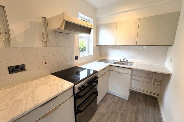 45, Chalice Way, Greenhithe photo 4