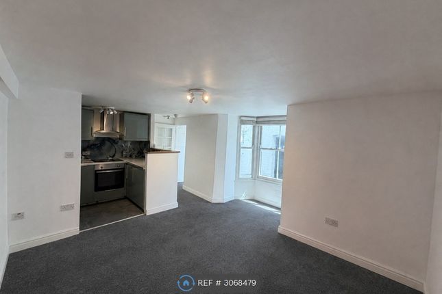 Flat, Spencer Square, Ramsgate photo 3