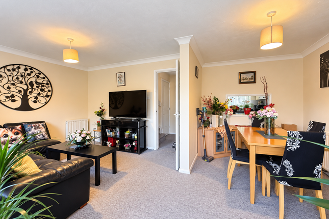2 Knoll Green, Hemel Hempstead photo 3