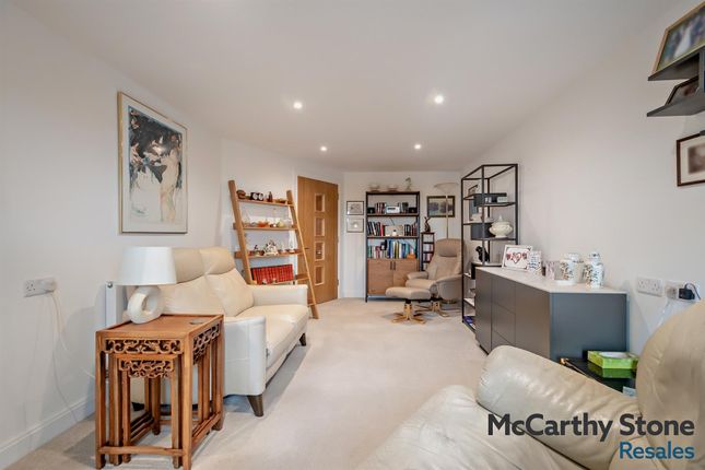 43 Goldwyn House, Studio Way, Borehamwood photo 2