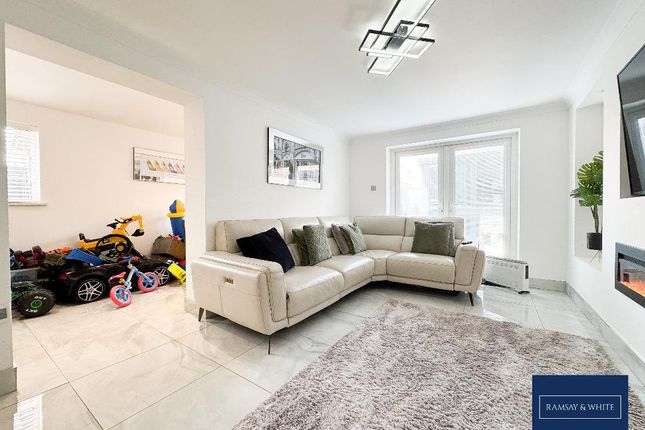 16, Japonica Drive, Merthyr Tydfil photo 3