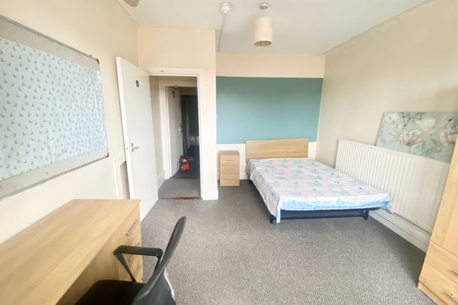 Thumbnail Shared accommodation to rent in 15 Uplands Crescent, Swansea