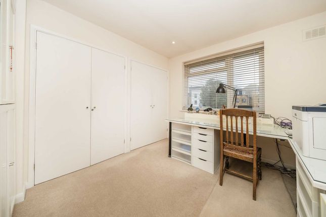 Flat for sale in Maple Close, London